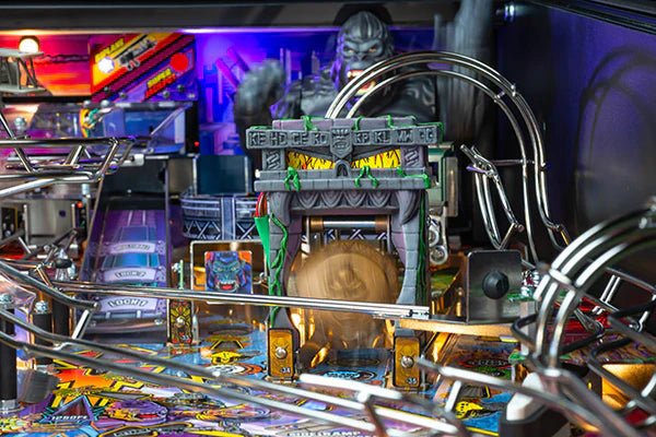 Stern Pinball King Kong: Myth of Terror Island Premium Pinball Machine thumbnail 7